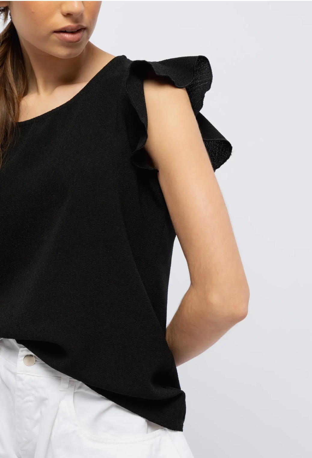 BLACK FLUTTER CAP SLEEVE TOP