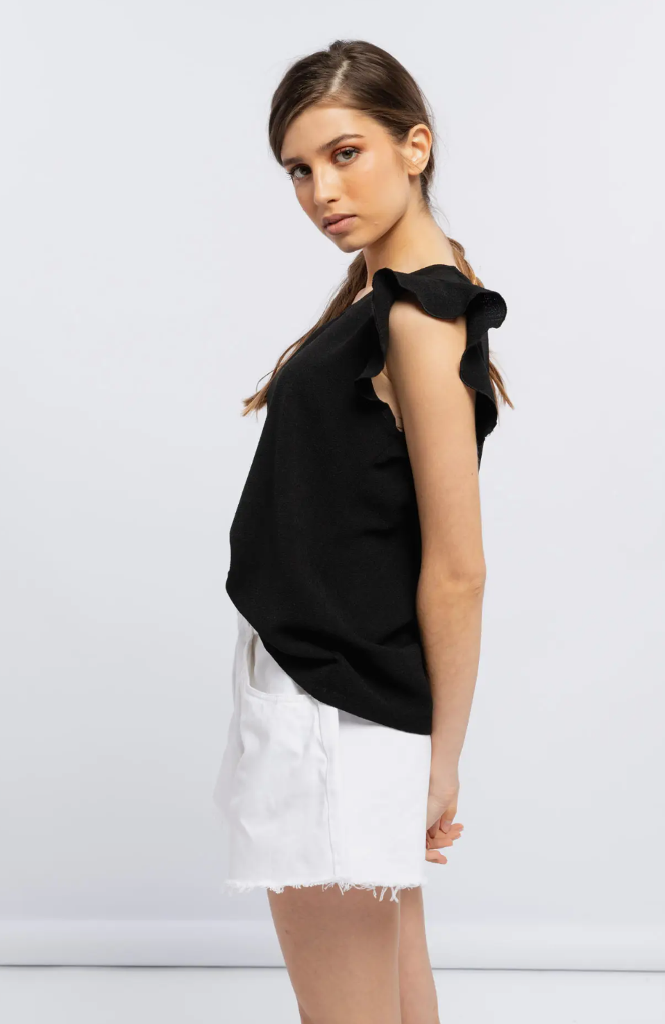 BLACK FLUTTER CAP SLEEVE TOP