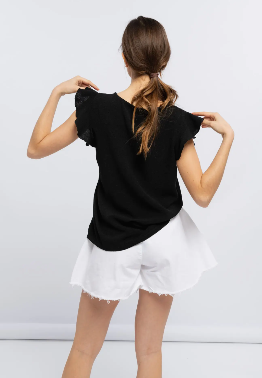 BLACK FLUTTER CAP SLEEVE TOP