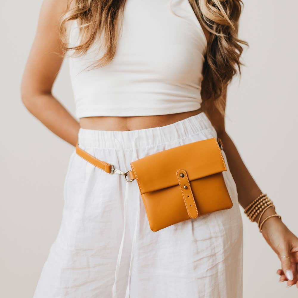 Bethanie Belt Clutch Bag: Brown